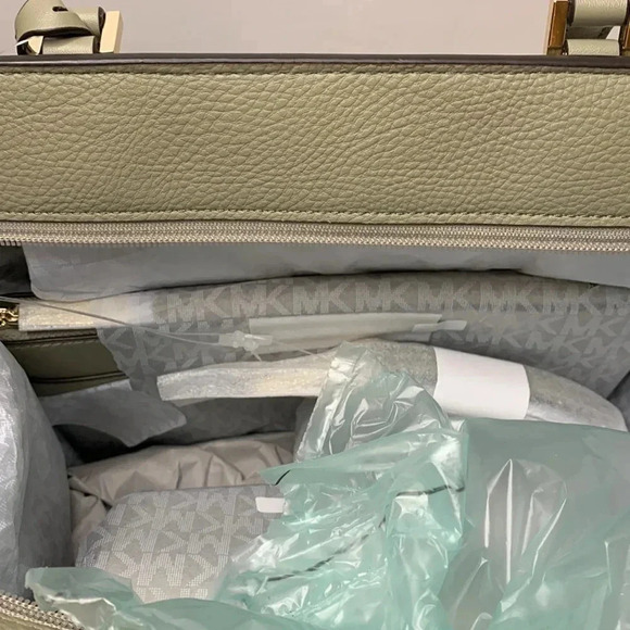 Michael Kors Gray Pebbled Leather Kimberly Tote Bag NWT - Picture 8 of 9